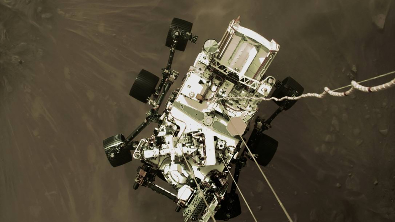 NASA divulga primeiro vídeo com imagens reais do robô Perseverance pousando em marte