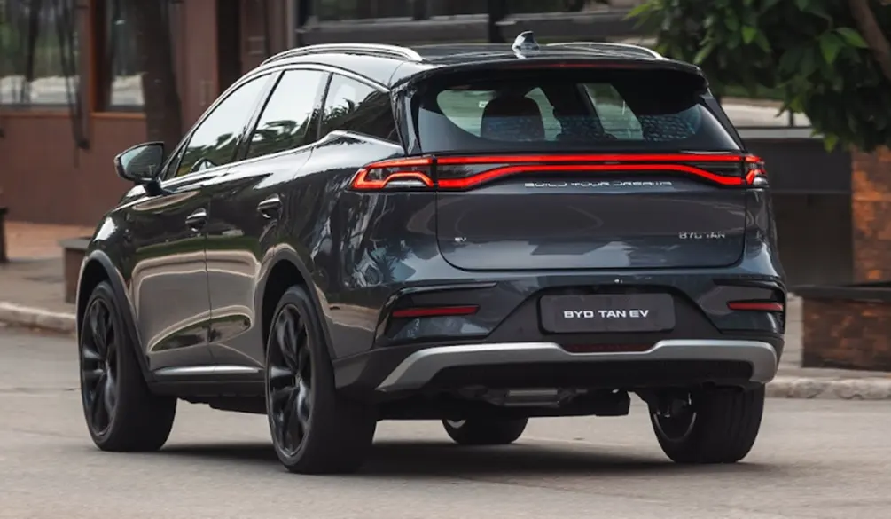 BYD TAN EV - Lanternas traseiras com novo design
