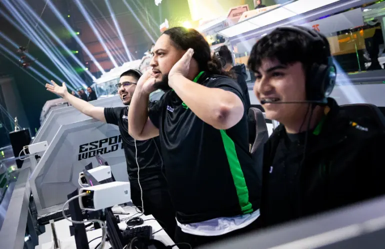 Team Falcons ganha primeiro troféu na Copa do Mundo de Esports em Riad