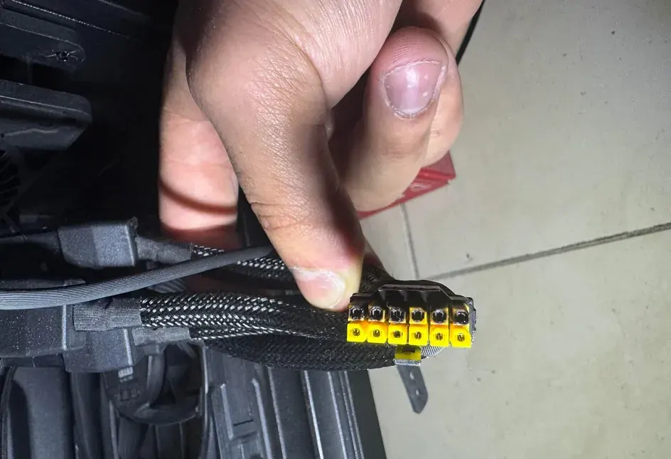 conector de energia queimado em uma placa de vídeo da nova geração