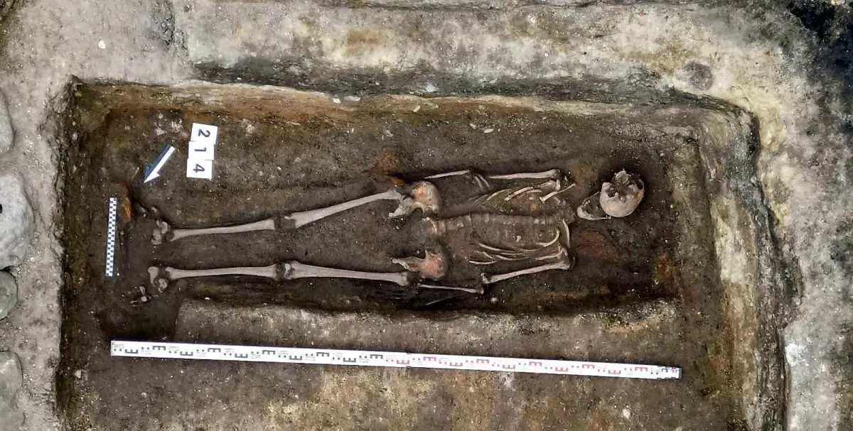 cavaleiro mediavel sob sorveteria na polonia