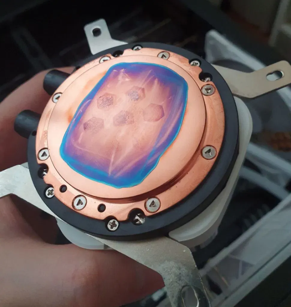 processador corroído pela pasta térmica SGT-4