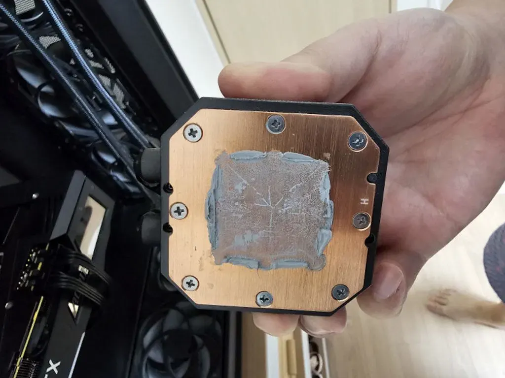 processador corroído pela pasta térmica SGT-4