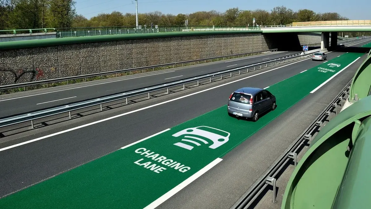 a primeira rodovia do mundo capaz de carregar veículos elétricos sem fio