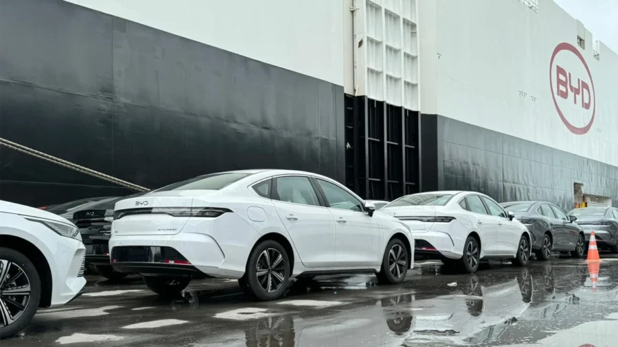 BYD amplia vantagem sobre Tesla e mantém liderança global em carros elétricos